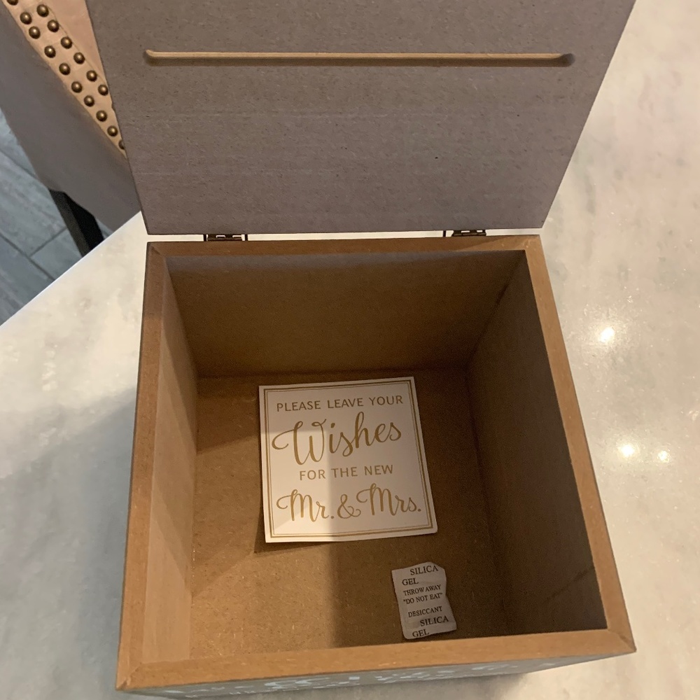 Well wishes for the new Mr & Mrs box
